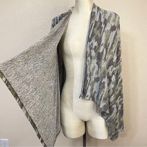 Bobeau Open Front Heather Green Army Print Cardigan Size Small - Picture 5 of 10